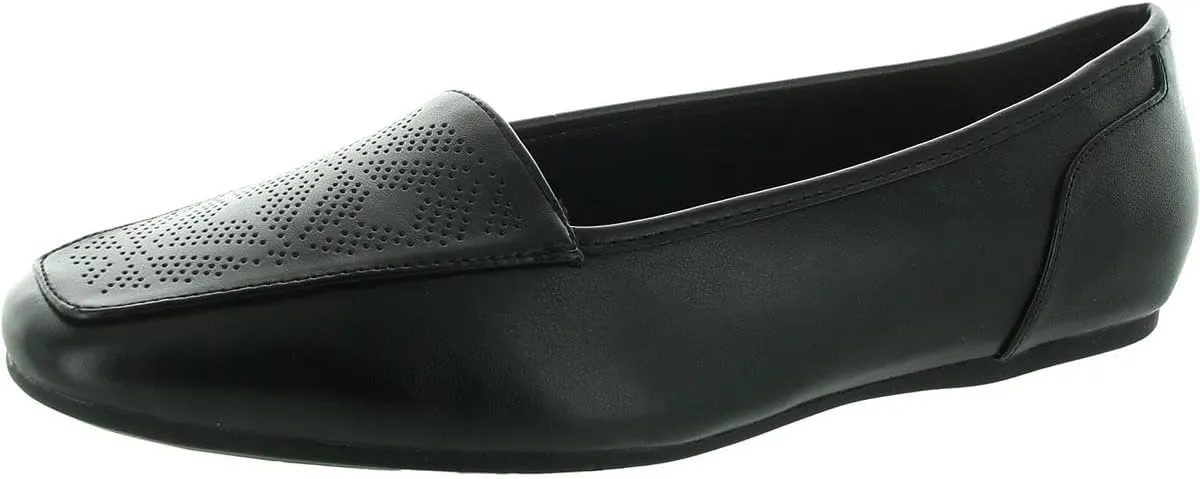 Easy Street Women's Thrill Perf Sneaker