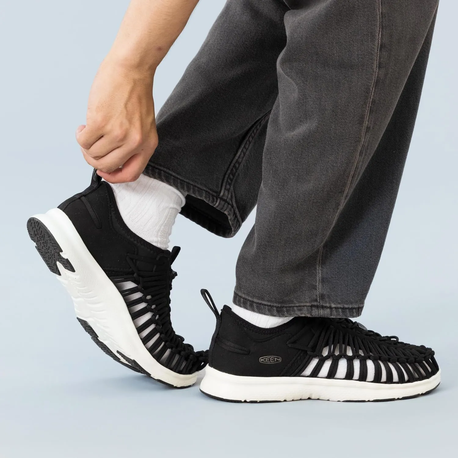 KEEN Mens UNEEK O3 Breathable Two Cord Custom Comfort Fit Sneaker Style