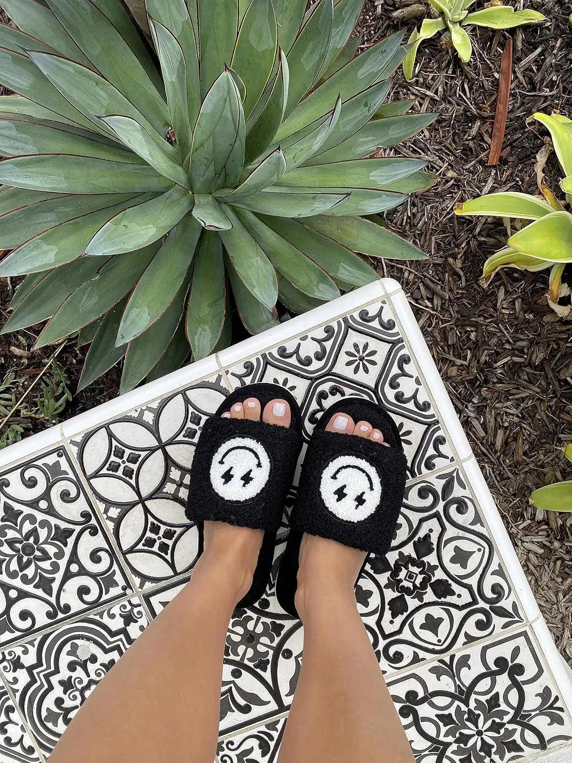 Living Royal Slide Slippers, Novelty Cozy Non-Slip Rubber Sole, Soft 100% Polyester, Funny Fuzzy Design