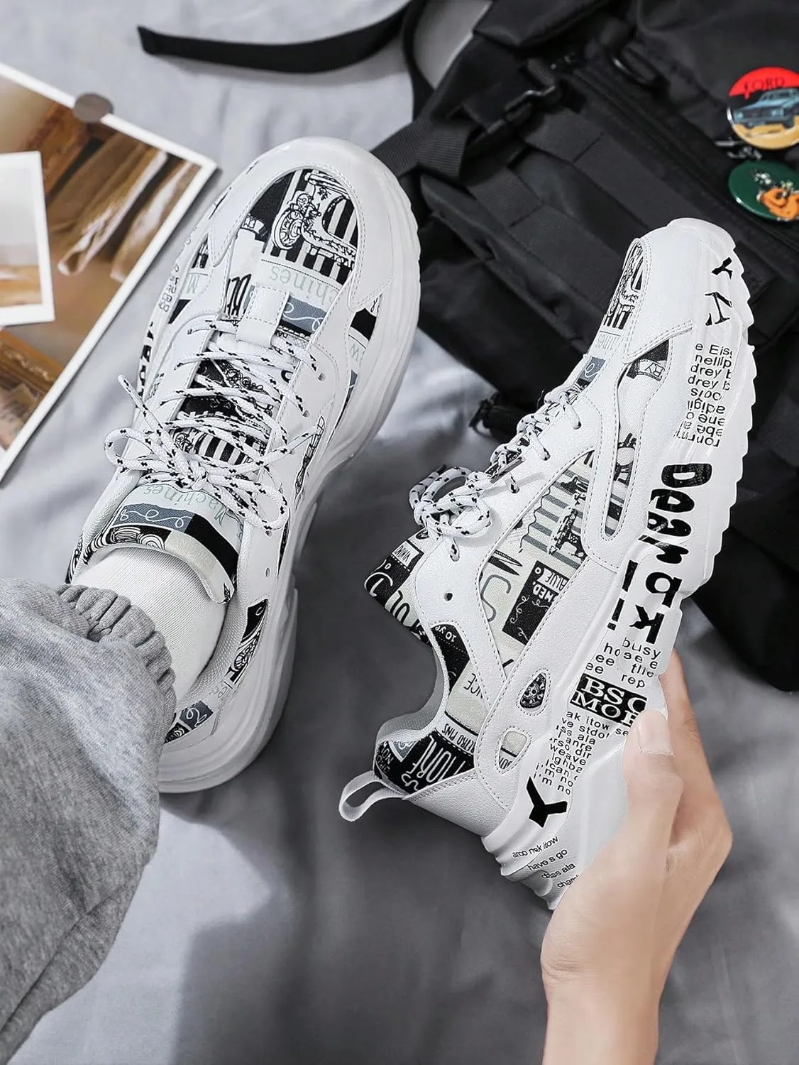 Men's White Thick-Soled Athletic Shoes With Graffiti Pattern, Lace-Up Front, Comfortable, Lightweight, Round Toe, Versatile, Breathable, Suitable For Walking, Casual, Sports And Campus Youth Style