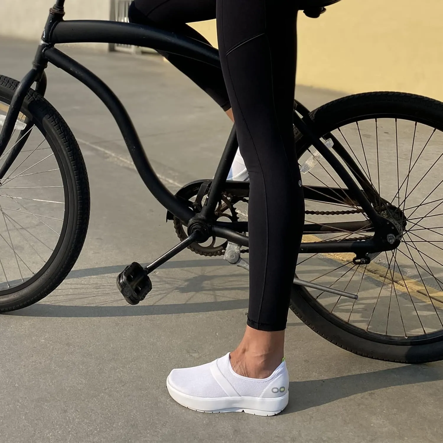 OOFOS OOmg Low Shoe - Lightweight Recovery Footwear - Reduces Pressure on Feet, Joints & Back - Machine Washable