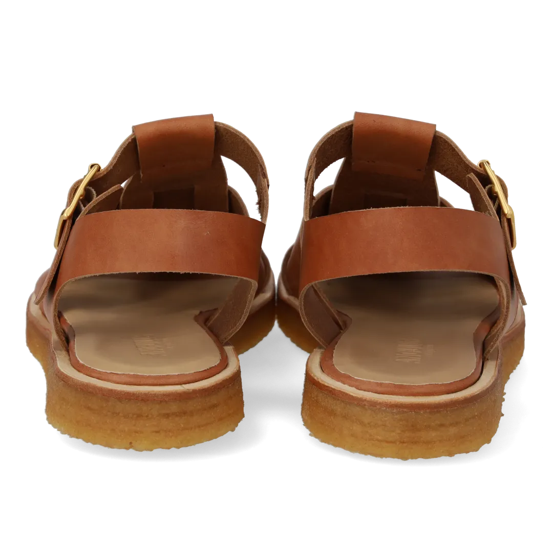 Strap sandal with buckle