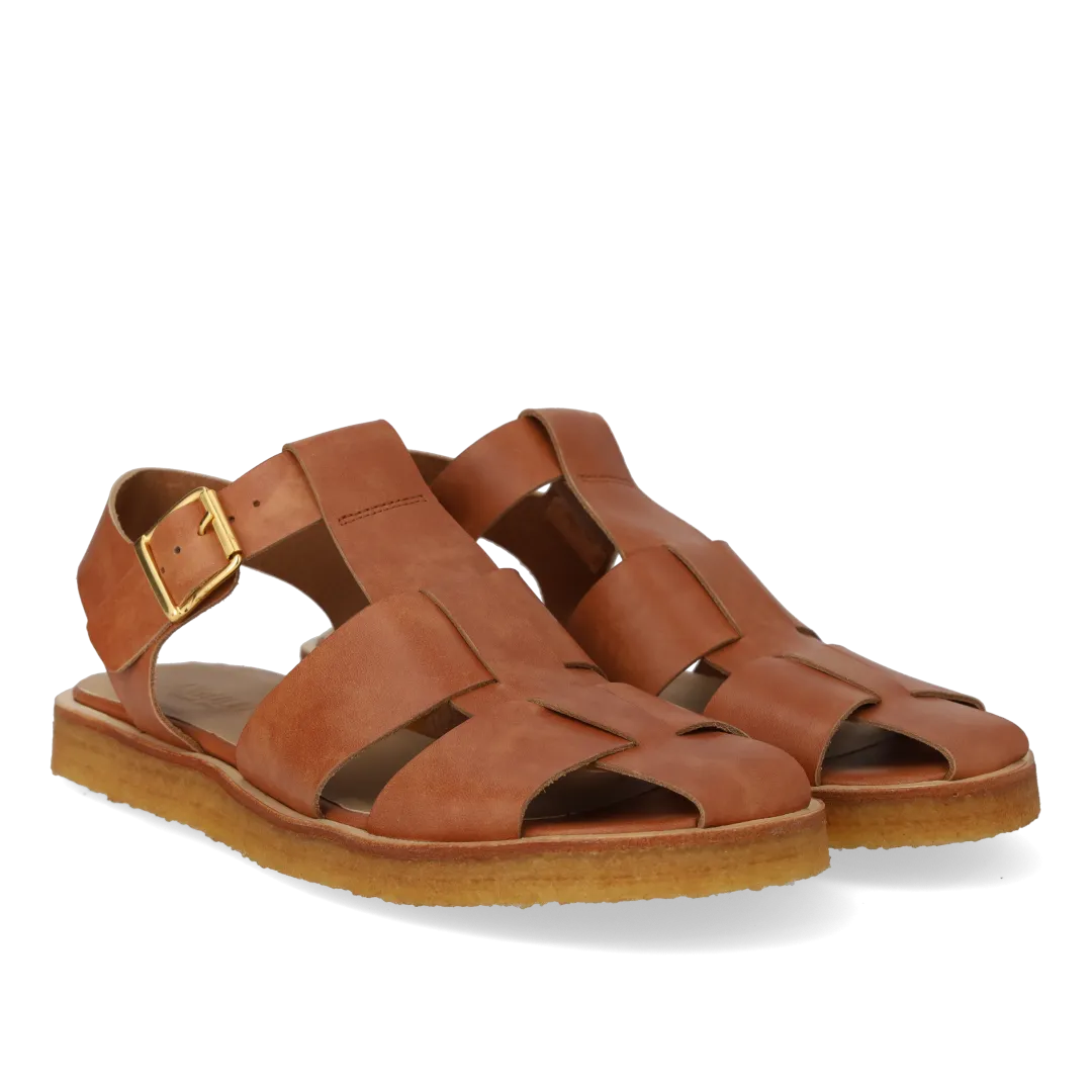 Strap sandal with buckle