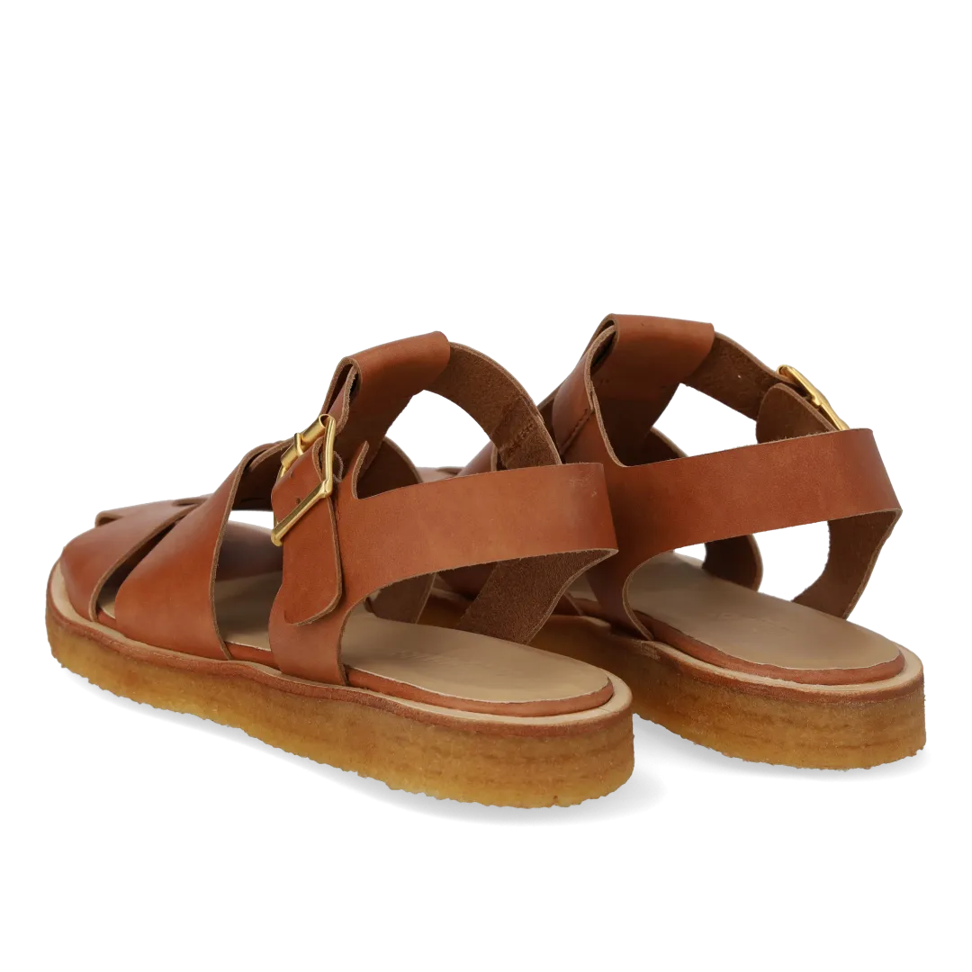 Strap sandal with buckle