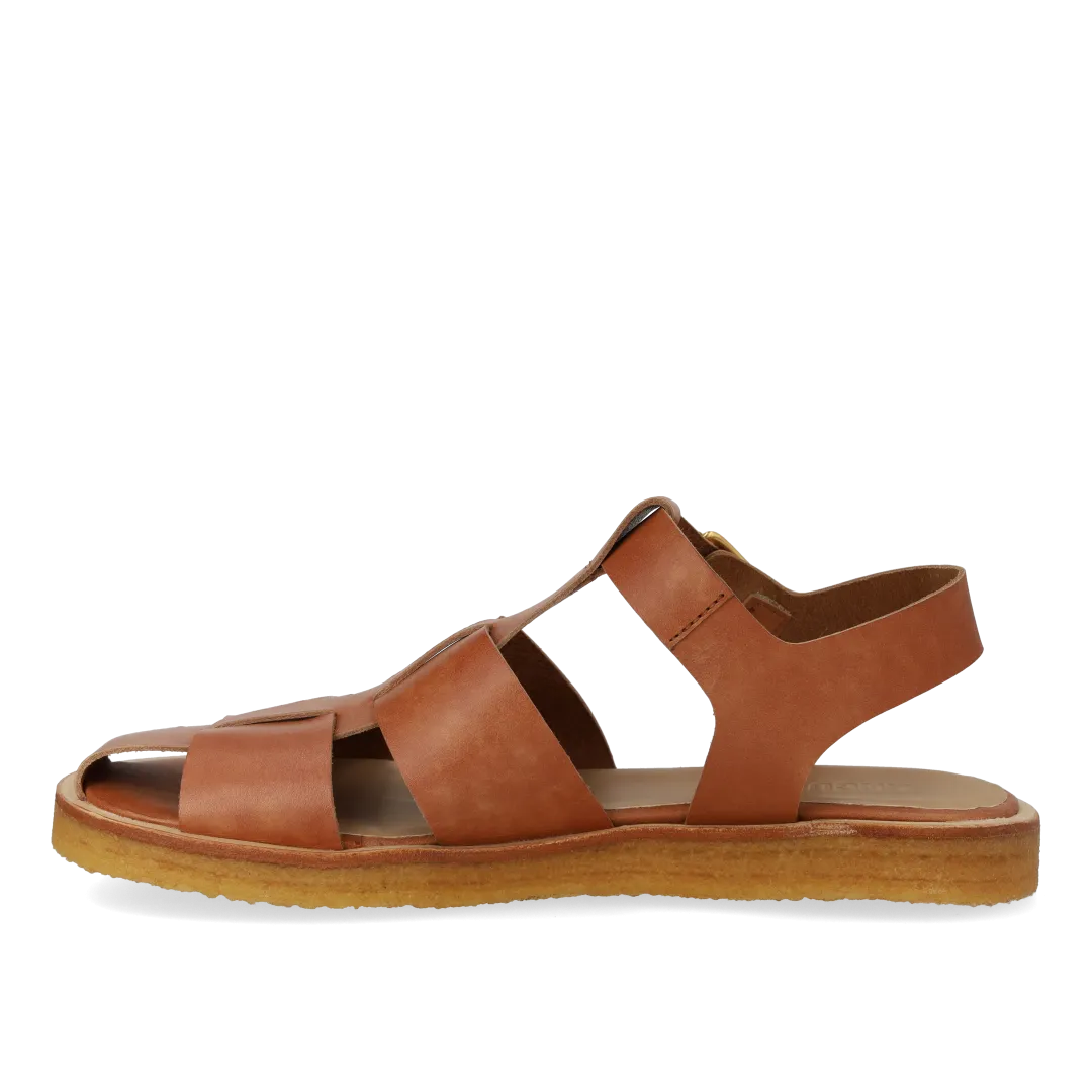 Strap sandal with buckle