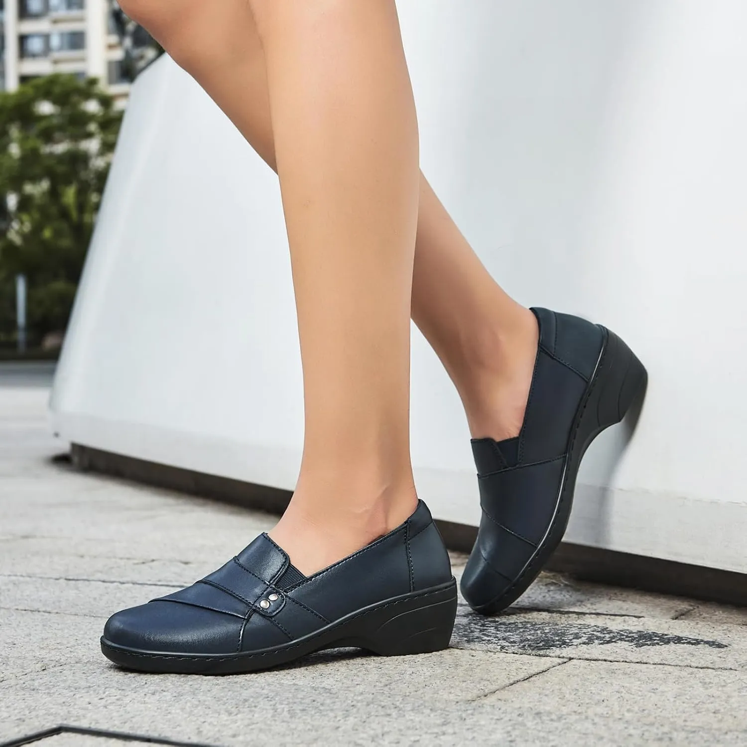 Women's Comfortable & Lightweight Leather Loafers Slip-Ons Stylish Business Casual Dress Shoes Work Office Everyday Walking Shoes for Women